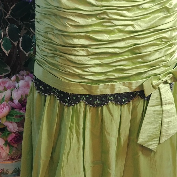 GREEN LACE/BEADS/SEQINS ROUCHED FORMAL PROM DRESS SZ 12 - Picture 4 of 7